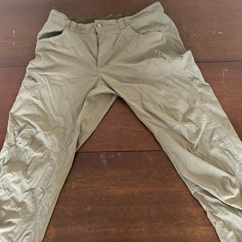 Columbia 32-32 green semi Cargos.